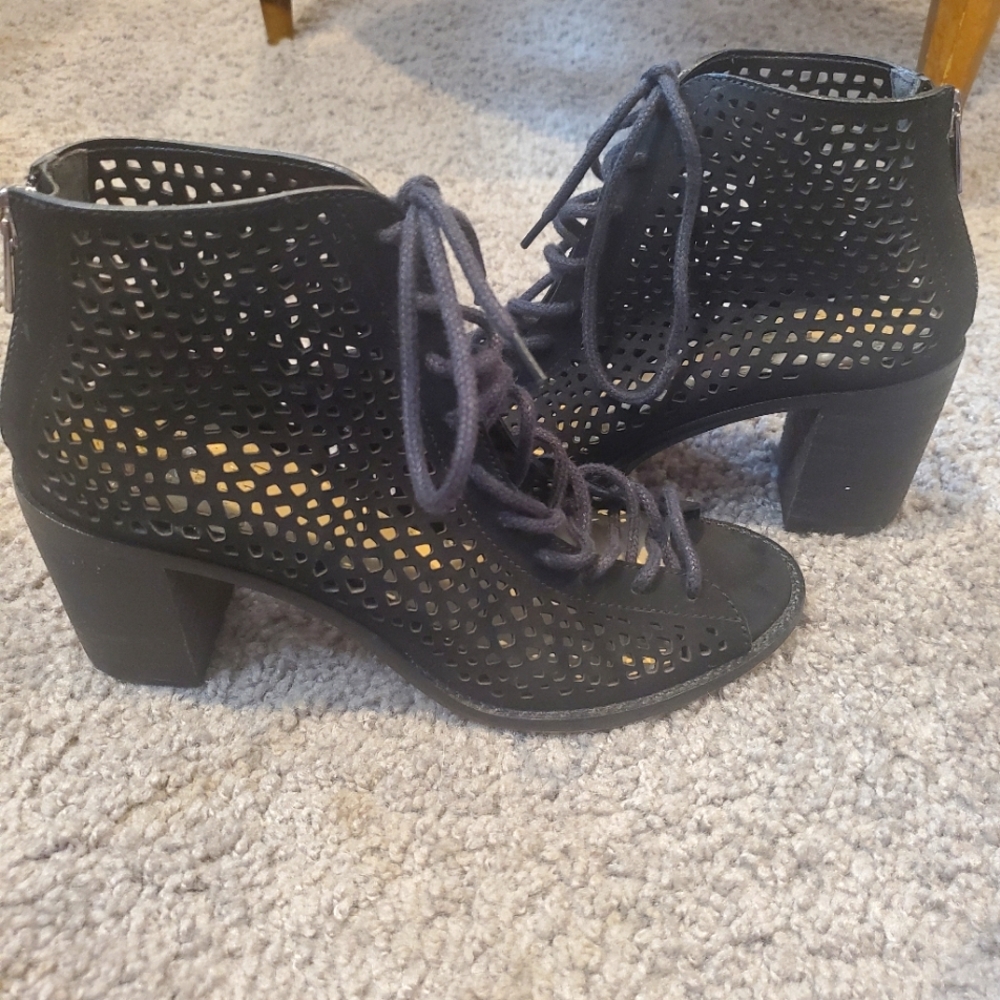 Vince Camuto Tulina Bootie ~ Black ~ Size 7
